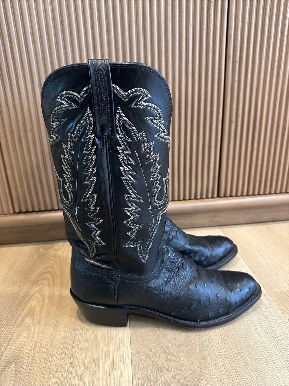 Lucchese 1883 Mens Size 8.5 D
Black Ostrich Leather Round Toe
Western Boots
